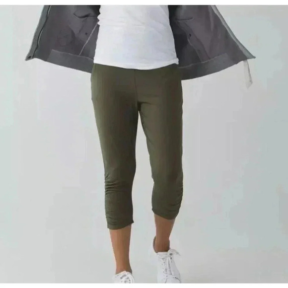 Lululemon Sunset Salutation Crop Leggings Sz 8 Fatigue Green/Ziggy Snake Pockets - Picture 10 of 10